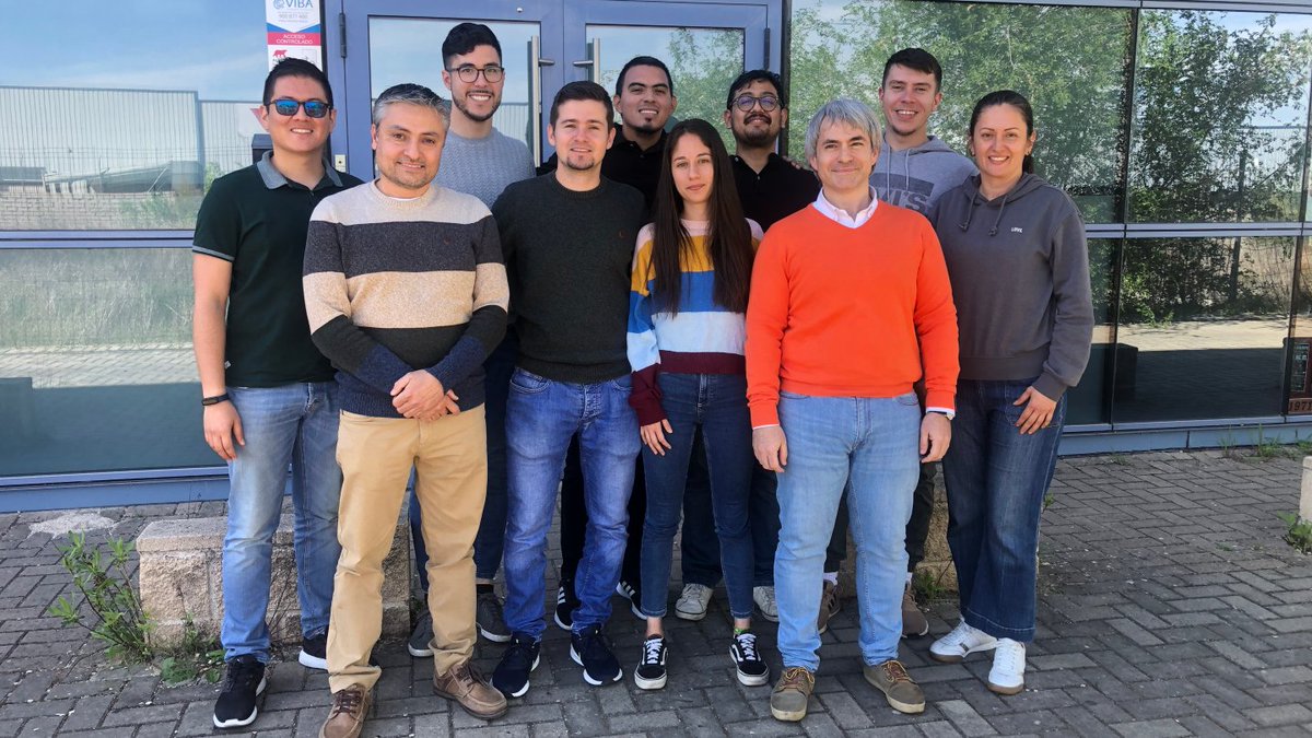 Recently WE HAVE REACHED A THOUSAND FOLLOWERS  on our <a href="/LinkedIn/">LinkedIn</a> #profile!! Only with #dissemination and #science we have managed to interest this huge number of people.
So, we haven't found a better way to celebrate it with all of you than taking a family photo ☺️
Thanks a lot!!!