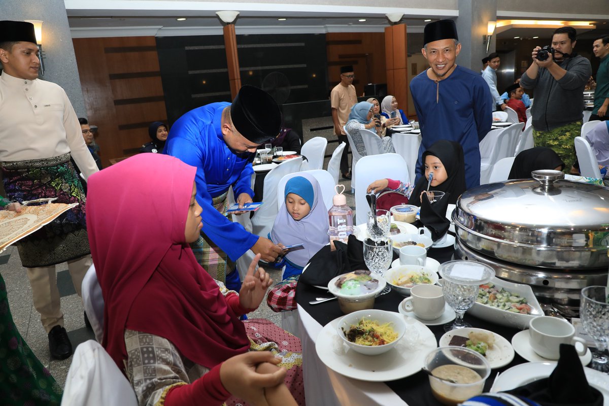 Antara yang dirai adalah 30 orang anak2 yatim dr Pertubuhan Kebajikan Islam Pribadi Mulia, Kajang dan slot Ceramah Penghayatan Ramadhan oleh Al-Fadhil Ustaz Abdul Hafiz Abdul Karim dari Bhgn. Penguatkuasaan &amp; Kawalan KDN diikuti sesi iftar serta solat berjemaah.