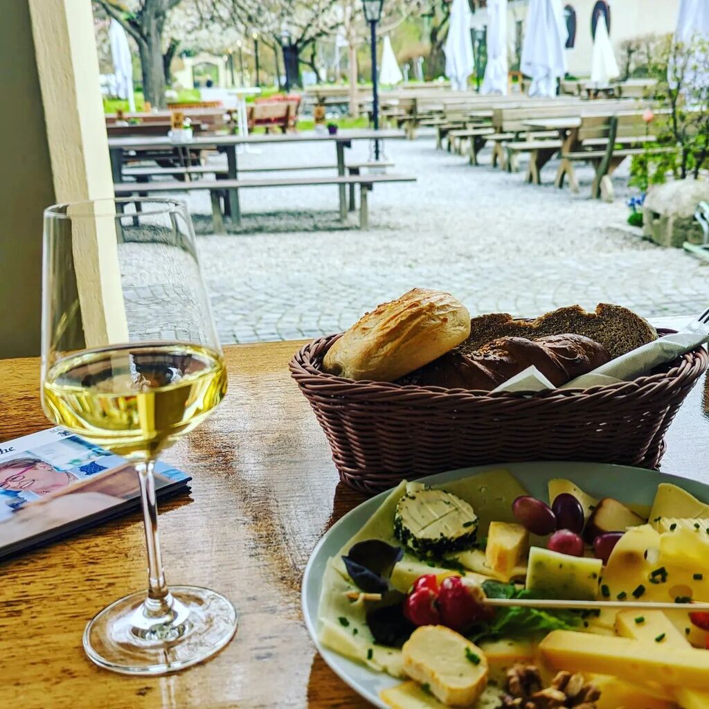 barbarafeldman's tweet photo. Wine and cheese on the Danube. 

#austria #wachau #wine #wein https://t.co/jWMp1EibFT https://t.co/t2J1qwRpEJ