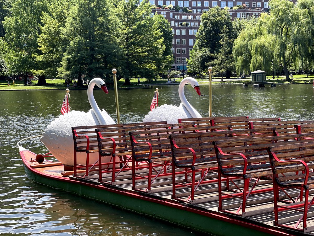 BostonCentral's tweet photo. April School Vacation Week is nearly upon us!    Kick things off this long weekend with Swan Boats Opening Day, Patriot's Day, The Boston Marathon, Fan Fest, Daffodil Dash and a whole lot more!  https://t.co/GwhC1E4tIL https://t.co/nCg8iNP79o