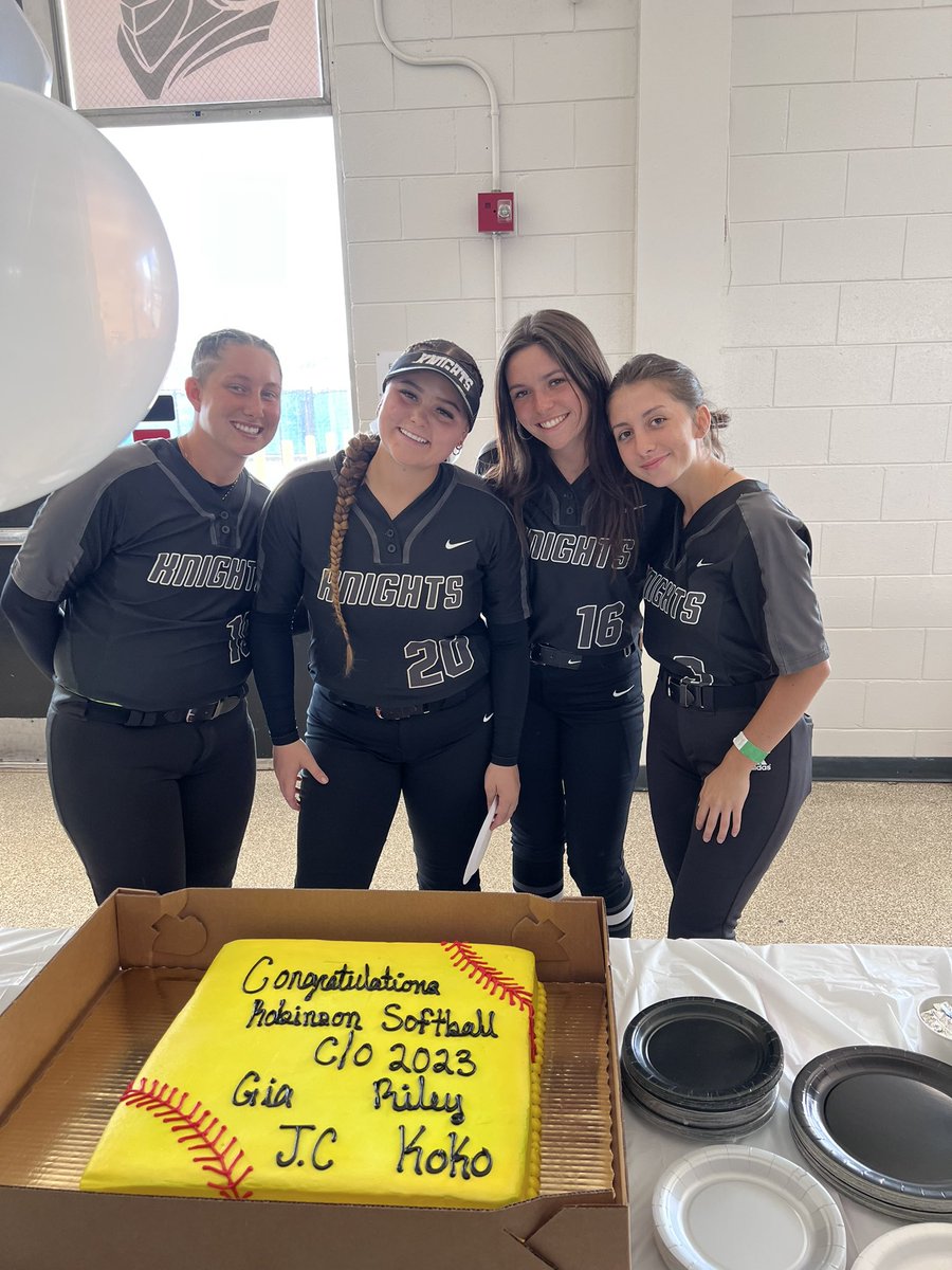 kohanapousson's tweet photo. I wanted to make a separate post to thank everyone who helped put senior night together! sooo… THANK YOU ❤️❤️ also another thank you to everyone that came out to support us and helped pack the stands!  This will definitely be a night I’ll remember…it feels so unreal 😔 #20out https://t.co/1ofgaJxU28