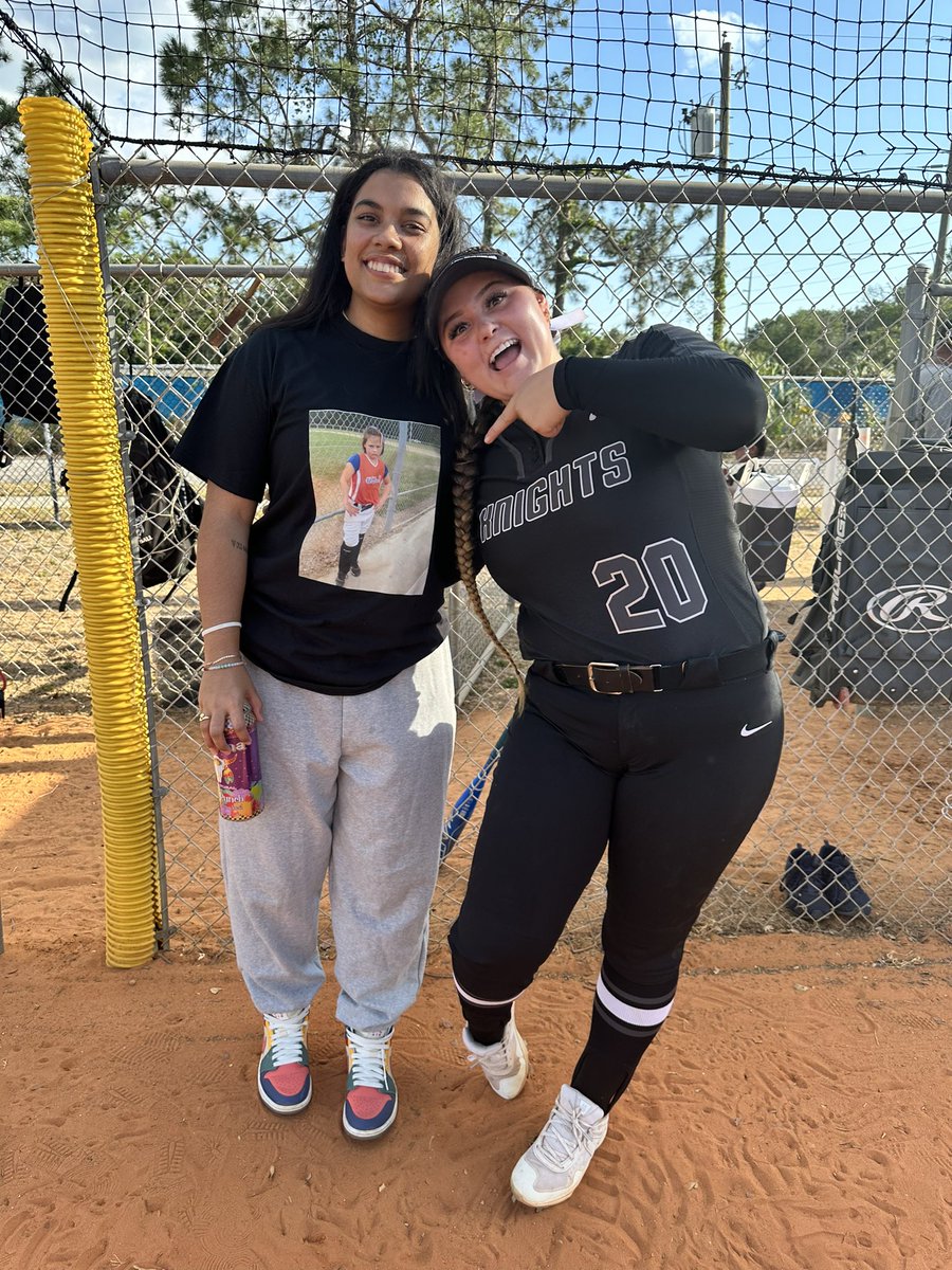 kohanapousson's tweet photo. I wanted to make a separate post to thank everyone who helped put senior night together! sooo… THANK YOU ❤️❤️ also another thank you to everyone that came out to support us and helped pack the stands!  This will definitely be a night I’ll remember…it feels so unreal 😔 #20out https://t.co/1ofgaJxU28