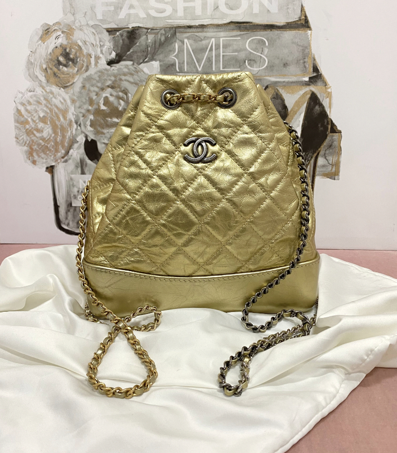 Papillonkia's tweet photo. GO BOLD WITH GOLD🌟 

This showstopping Chanel Quilted Gabrielle Backpack will be sure to turn heads. 

https://t.co/9jyhCB3GJ1

#Papillonkia  #CircularEconomy #PrRequest https://t.co/NY3Cc5gqXe