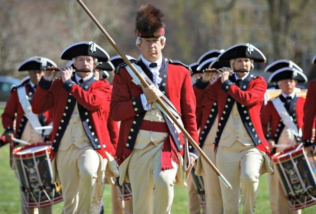 BostonCentral's tweet photo. April School Vacation Week is nearly upon us!    Kick things off this long weekend with Swan Boats Opening Day, Patriot's Day, The Boston Marathon, Fan Fest, Daffodil Dash and a whole lot more!  https://t.co/GwhC1E4tIL https://t.co/nCg8iNP79o