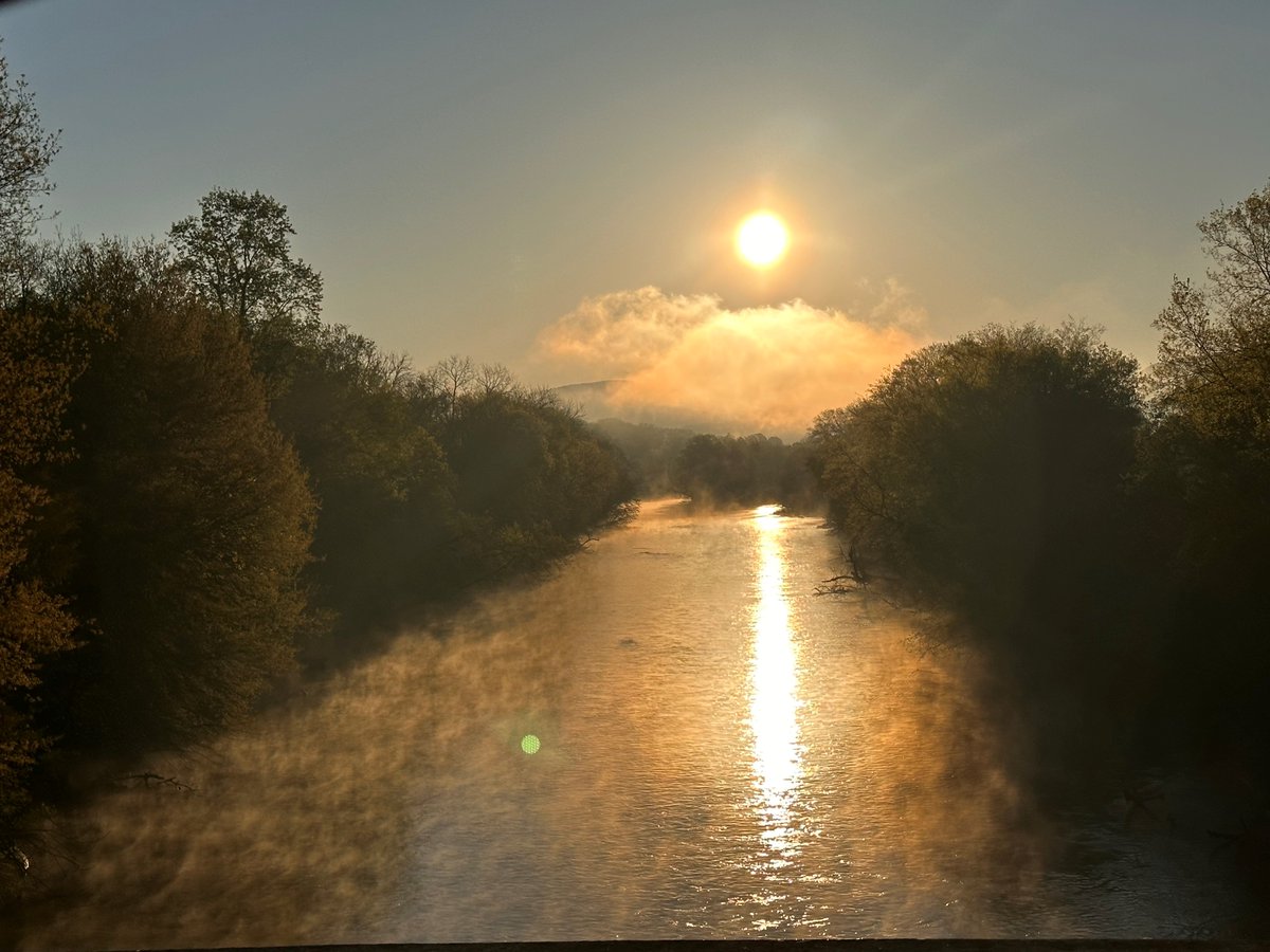 AlisonPryorWx's tweet photo. Sunrise progression from Tuesday morning. Love how the sun just pops out in the second photo!
๐ท: Crystal Gadd - Delano, TN #sunrise #TNwx #springmornings https://t.co/PfwRRWcD6J