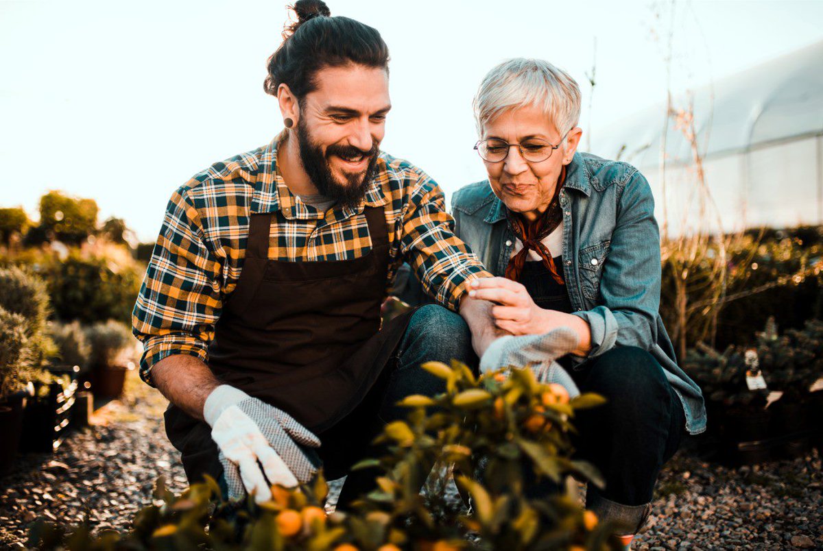 CDNSeniorsCare's tweet photo. Our goal has been reached with the #OMOH program, promoting #intergenerational connections and social cohesion.
Hear from direct connections to the #OMOH program at https://t.co/MaMbuJBr3J | @GovCanHealth @ConestogaC @Conestoga_ARI https://t.co/lEuiWoo9Fm