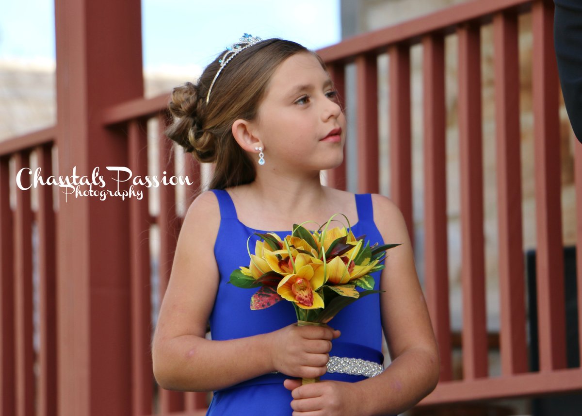 Such a sweet pic from Chantal's Passion Photography.  Reminding us of beautiful spring days!

Une si belle photo de Chantal’s Passion Photography. Nous rappelant les belles journées de printemps!

#featuredphotographer
#weddingphoto
#weddingday
#winnipegwedding
#weddingvenue
#