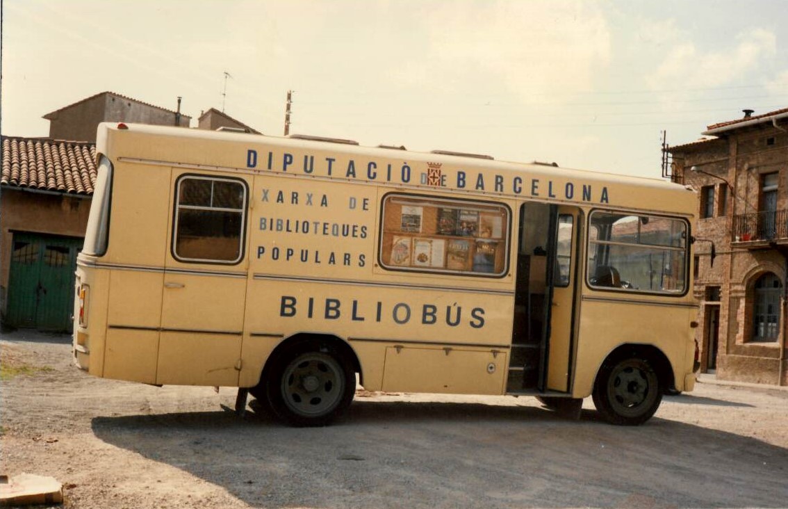 diba's tweet photo. Felicitem el Bibliobús Pedraforca, que avui fa 5⃣0⃣anys!

És el més antic dels que funcionen a Catalunya: el vam posar en marxa el 1973 per donar servei a les poblacions rurals i continua donant servei a +12.300 habitants de 12 municipis del Berguedà.

✅https://t.co/1rZ3bDhOjN https://t.co/gpNEFcFgE1