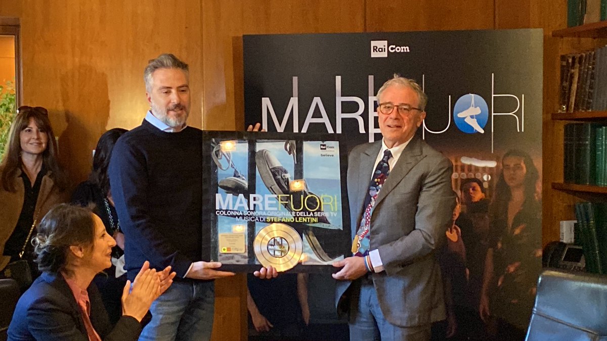 Raicomspa's tweet photo. Disco di platino a “o mar for”, il singolo vola a oltre 35 milioni di streaming. 
«Pubblichiamo tantissima musica, ma “Mare fuori” ha dato una visibilità enorme alla nostra attività – ha
dichiarato L'ad Teodoli – Siamo molto orgogliosi»
Leggi 👉https://t.co/WItjqXmZBO https://t.co/A5IGDx2YEk