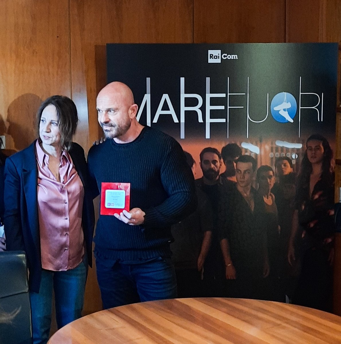 Raicomspa's tweet photo. Disco di platino a “o mar for”, il singolo vola a oltre 35 milioni di streaming. 
«Pubblichiamo tantissima musica, ma “Mare fuori” ha dato una visibilità enorme alla nostra attività – ha
dichiarato L'ad Teodoli – Siamo molto orgogliosi»
Leggi 👉https://t.co/WItjqXmZBO https://t.co/A5IGDx2YEk
