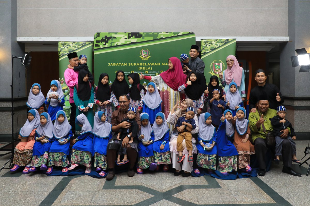 Sekitar pengisian program sempena Majlis Penerapan Nilai - Nilai Murni Bulan Ramadhan peringkat Ibu Pejabat Jabatan Sukarelawan Malaysia (RELA) di perkarangan Blok D8, Kompleks D, Putrajaya.
#SetiaBerbakti #relamalaysia #KeselamatanTanggungjawabBersama