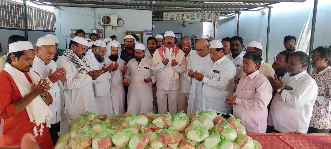 MastanValiINC's tweet image. In order to please the Messenger of Allah, during the holy month of #ramdhan, following the words of the Quran, fasting and/or poor Muslims should also celebrate the festival happily.
#ramdhan 
#Ramadan2023 
#UlemaIkaram
#guntur
#tofa