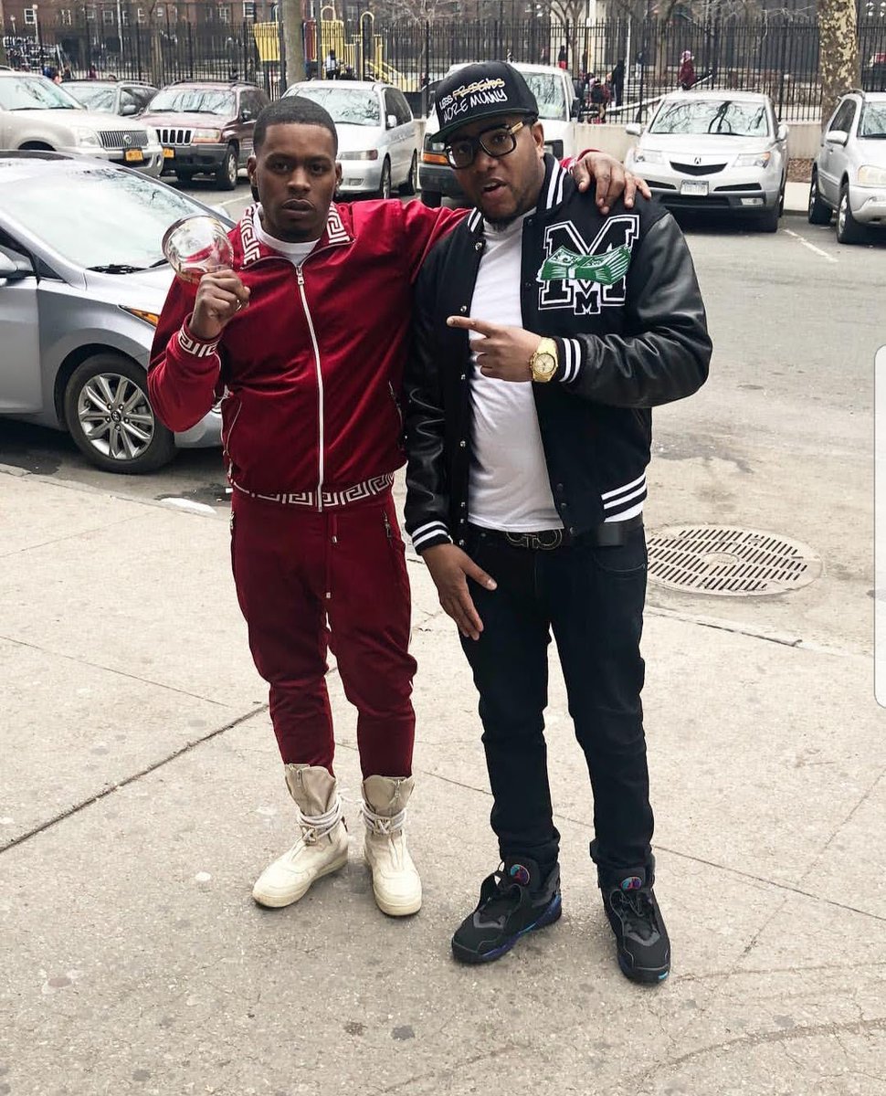 IPutTheHoodOn's tweet photo. Yoooo @DrillMediaGrp Happy B-Day Bro #RedHookToCourtlandt #UWasThere #AmIMyBrothersKeepers ๐ฆพ๐ช๐พ๐พ๐พ๐พ๐ฅ๐ฝ๐ฌ https://t.co/jWJKDn6aL8