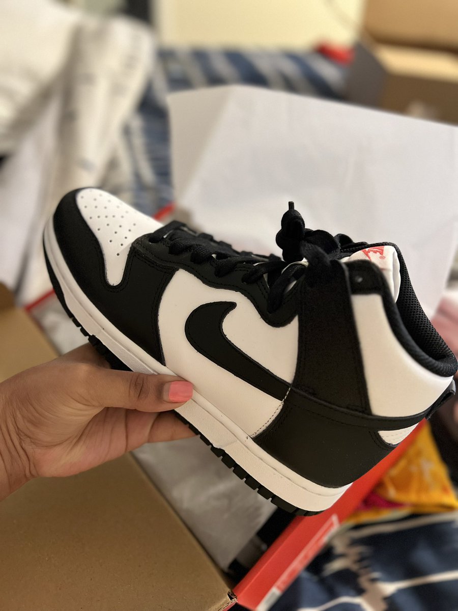 Just_JeNiNE_'s tweet image. Yoooo I forgot that I got mail last week when I was in NC #PandaDunks 🤍🖤❤️ @michele_kw twin