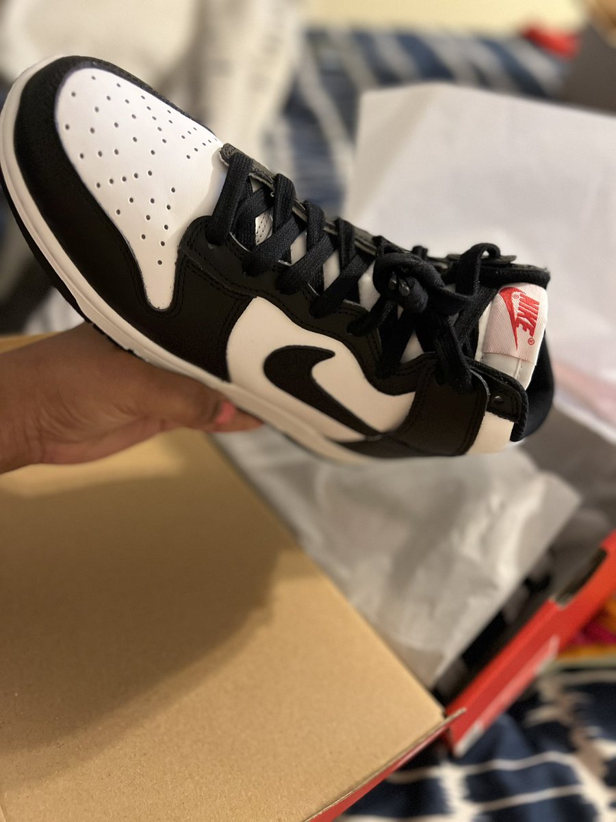 Just_JeNiNE_'s tweet image. Yoooo I forgot that I got mail last week when I was in NC #PandaDunks 🤍🖤❤️ @michele_kw twin