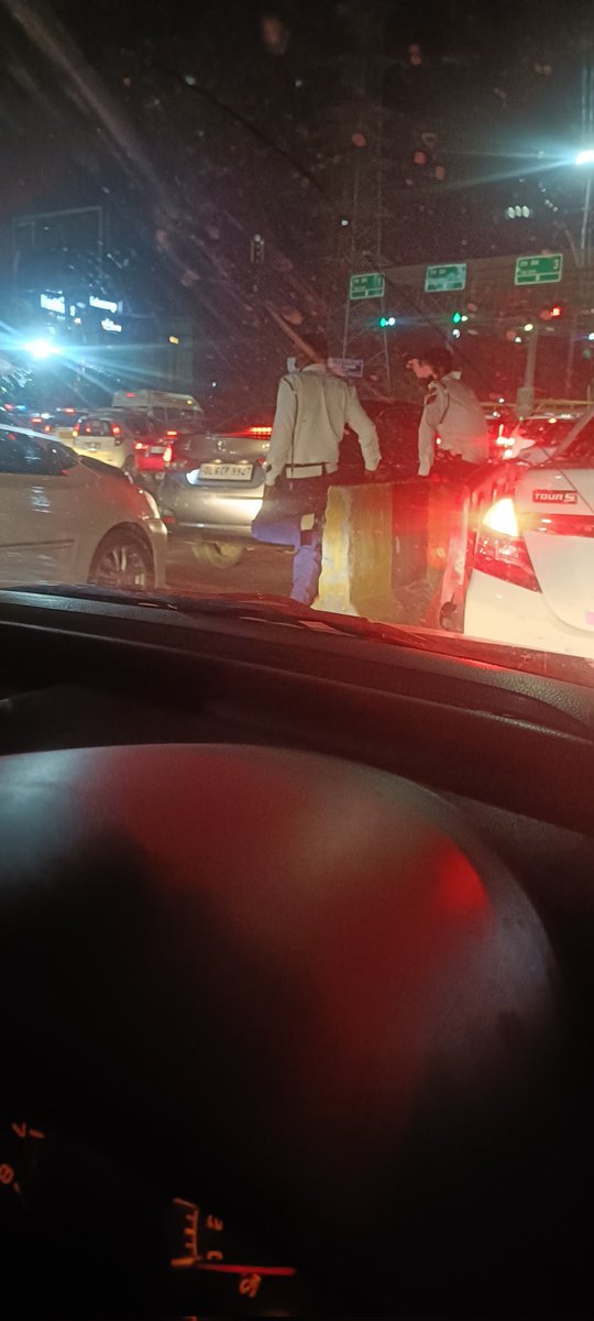 Pradeep10979708's tweet photo. @anilvijminister hope to take action at gurgaon Delhi border. I am stuckung more then 1 hours jaam and trafic police having chill  @GurgaonTraffic https://t.co/7viRD5vGTQ