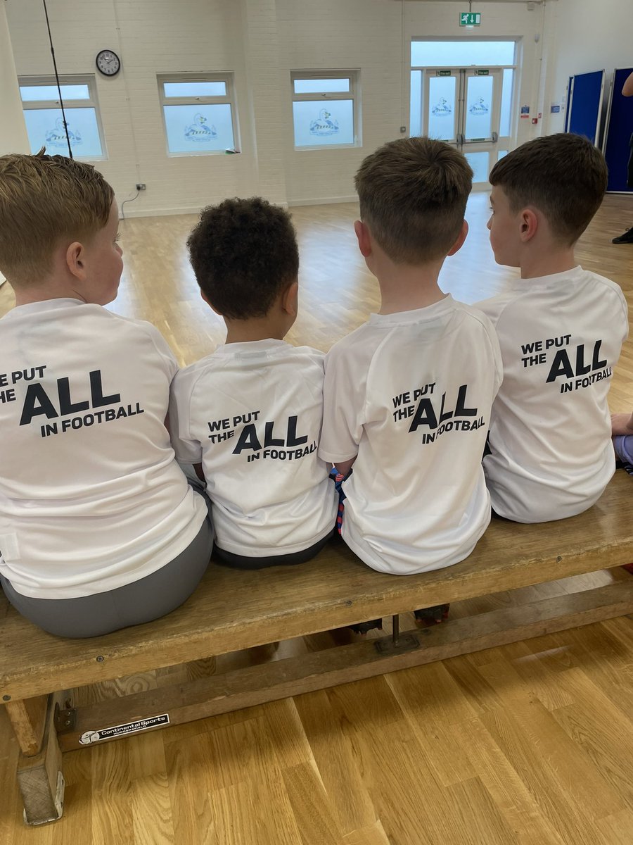 WFsoccerschool's tweet image. Behind the scenes at our website photo shoot #weputtheallinfootbALL #willplayfootball