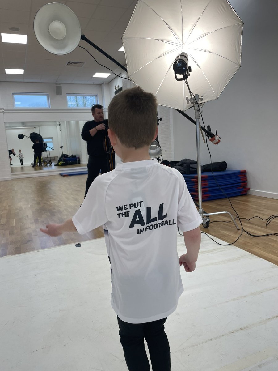WFsoccerschool's tweet image. Behind the scenes at our website photo shoot #weputtheallinfootbALL #willplayfootball