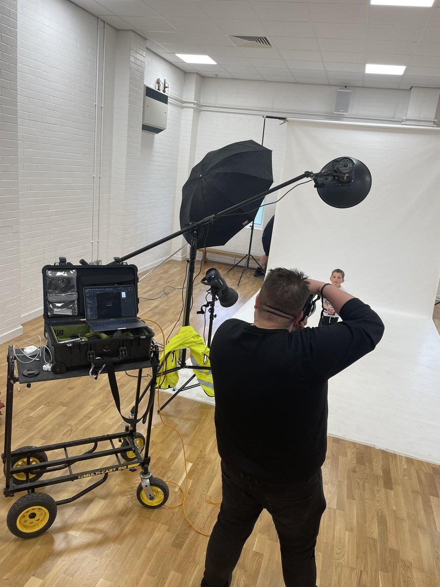 WFsoccerschool's tweet image. Behind the scenes at our website photo shoot #weputtheallinfootbALL #willplayfootball
