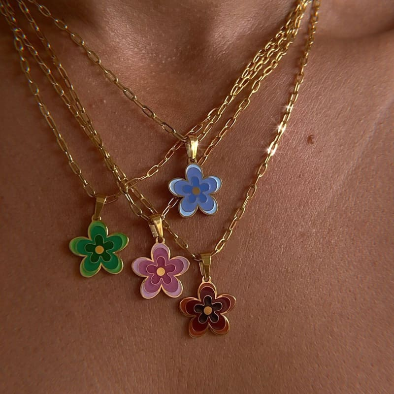 prettiestavenue's tweet photo. flower necklace https://t.co/u69R9Q3krH