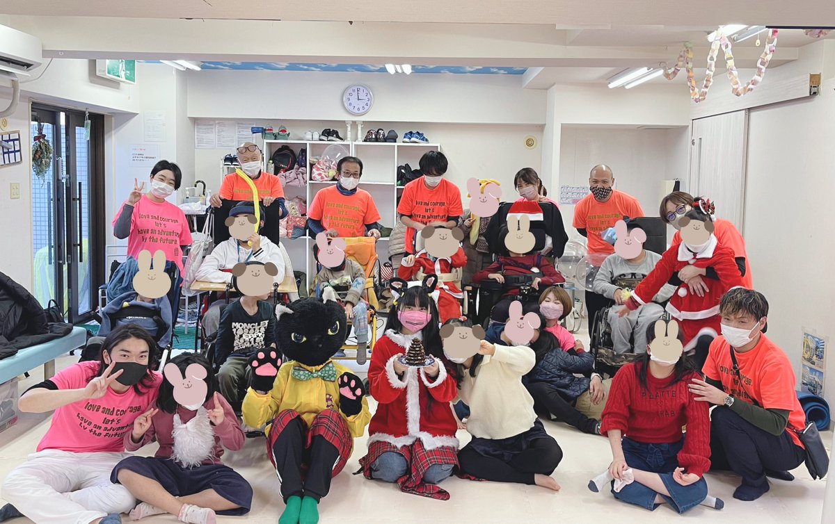 LSG_SmileLabo's tweet photo. 2022年12月24日🗓

JEWEL HEART’Sが #歌 🎤と #ダンス 🕺✨
お菓子を #サンタ 🎅さんになって、プレゼントさせて頂きました☺️🎁

子ども達にとって、想い出の残る #クリスマス になったら良いなぁ🎄❄️

#写真好きな人と繋がりたい
#福祉活動 #SDGS #子ども食堂
#ファインダー越しの私の世界 https://t.co/jGStaKAlZw