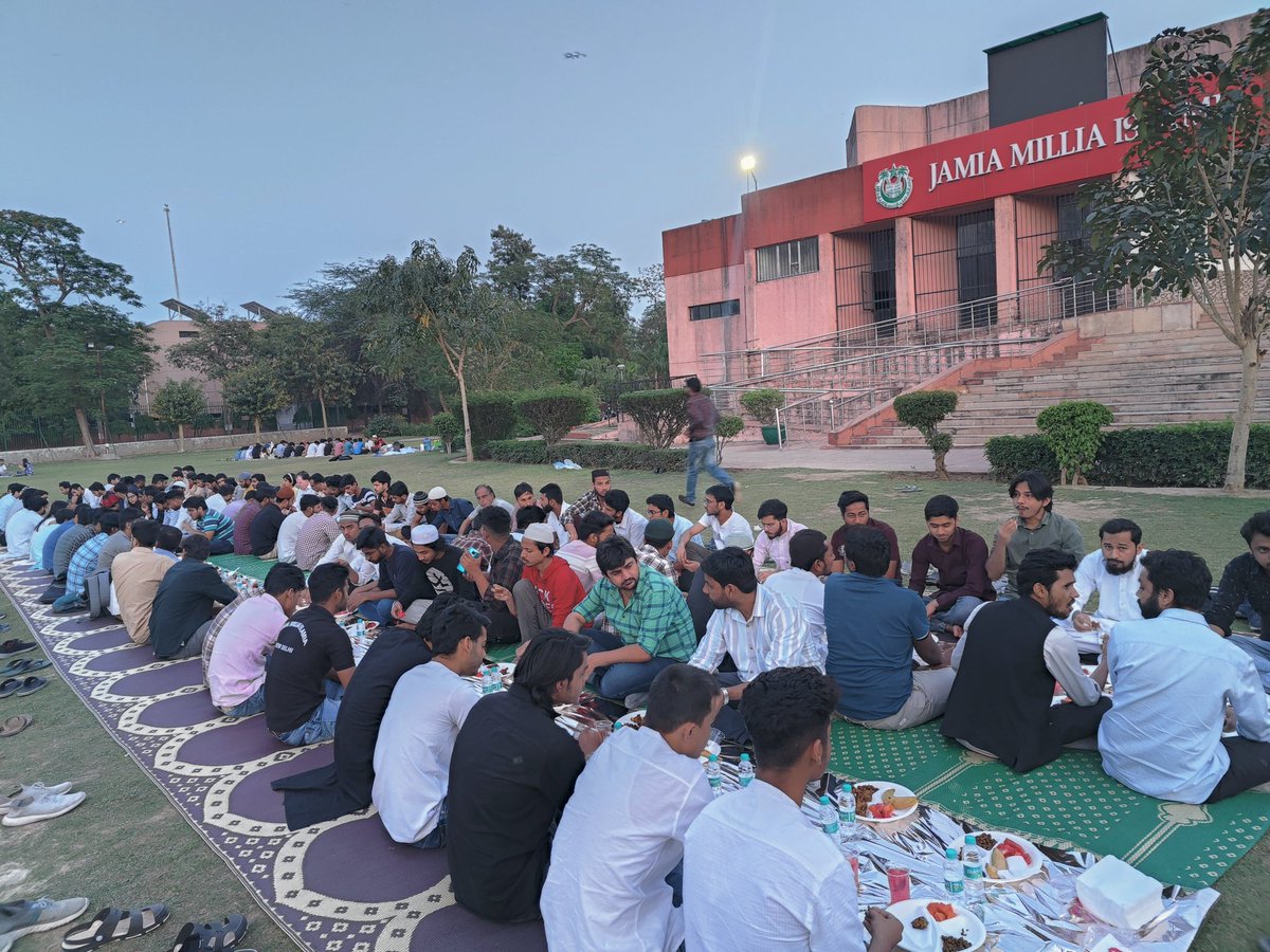 abvp_jmi's tweet photo. जामिया मिल्लिया इस्लामिया विश्वविद्यालय इकाई द्वारा 
राष्ट्रीय कला मंच  के माध्यम से इफ्तार पार्टी का आयोजन किया गया https://t.co/7AjrpMZkhe