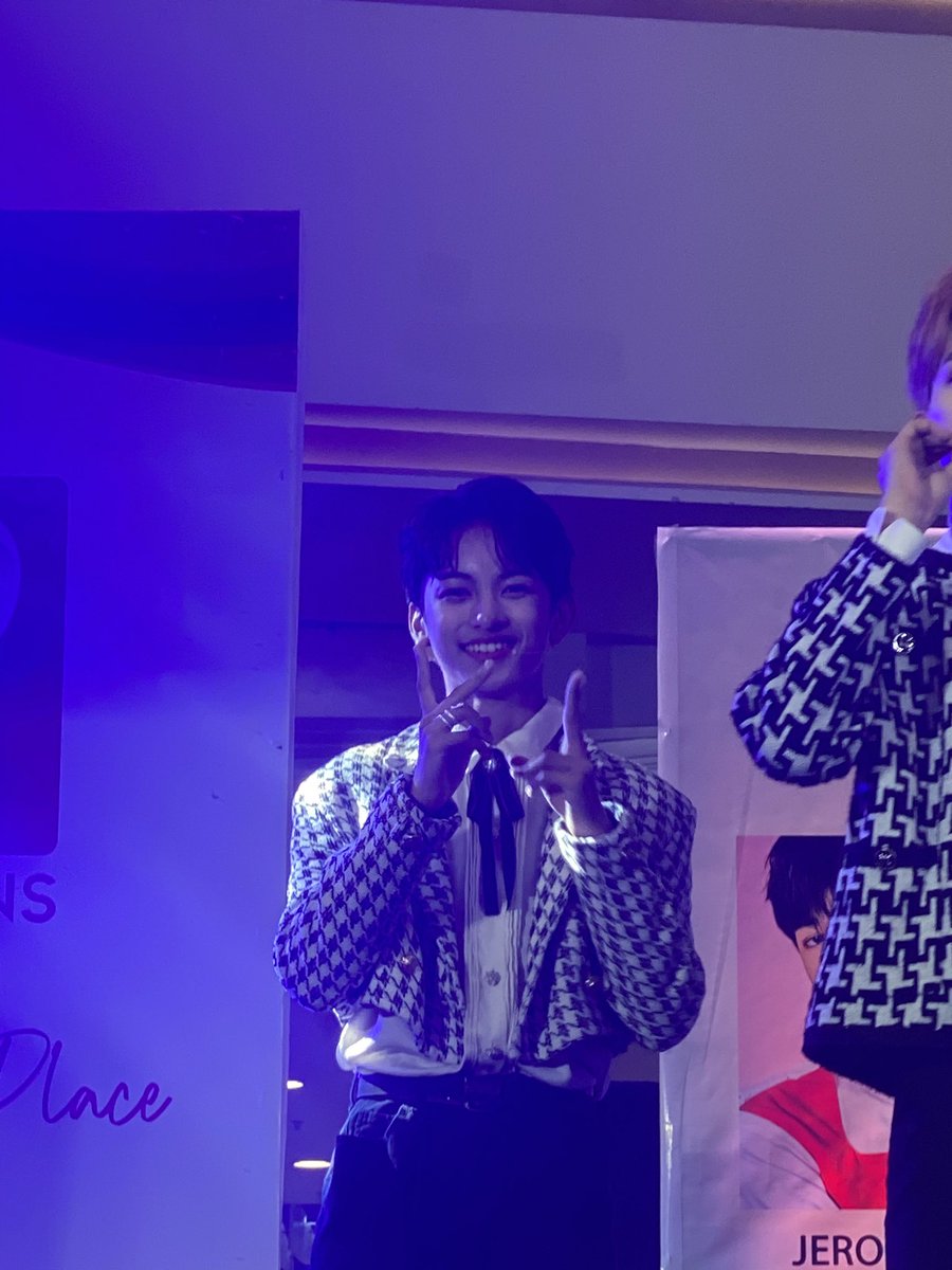azter_cray's tweet photo. Kuya Asi during Hori7ons’ Mall Show:

- Anlaki na ng mga bunso natin noh? Ang kukulit pa nila non pero ngayon nasa stage na sila at mag dedebut na din sila

Will always be proud sa inyo Marcus at Jeromy! We’ll always be here for you!! <33 https://t.co/SEUoCEBjUj