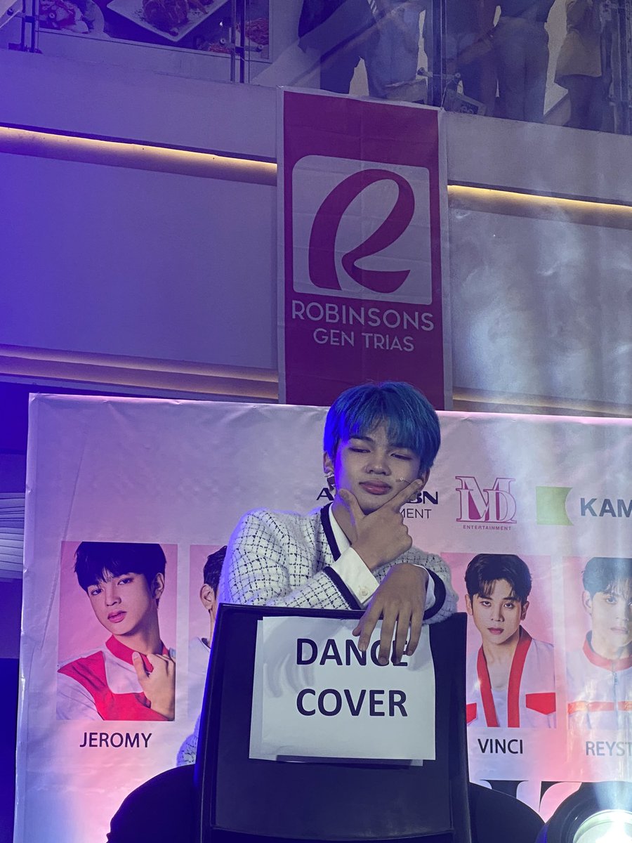 azter_cray's tweet photo. Kuya Asi during Hori7ons’ Mall Show:

- Anlaki na ng mga bunso natin noh? Ang kukulit pa nila non pero ngayon nasa stage na sila at mag dedebut na din sila

Will always be proud sa inyo Marcus at Jeromy! We’ll always be here for you!! <33 https://t.co/SEUoCEBjUj