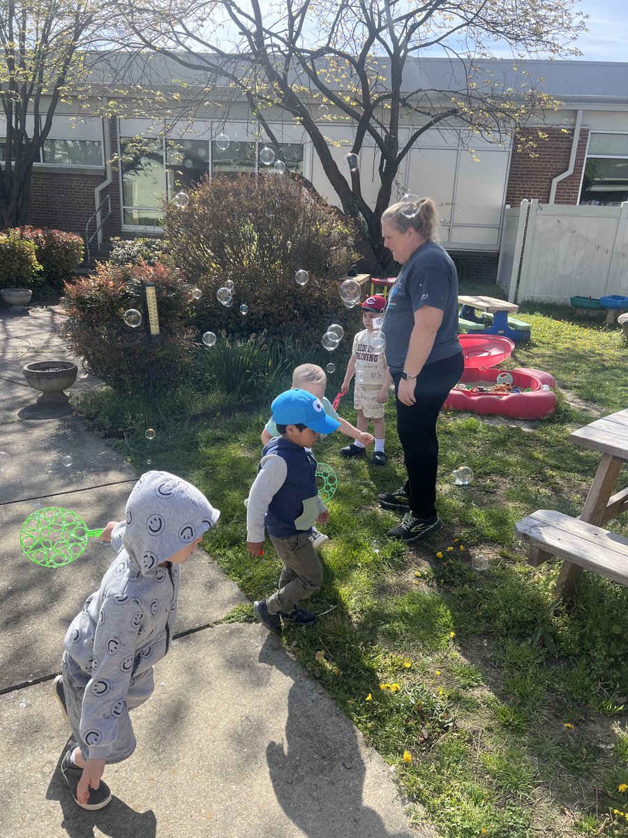 OHarold74's tweet photo. It’s a beautiful Spring day to make and count bubbles in the outdoor classroom. BMES preschoolers having fun learning outside! ⁦@YCSD⁩ https://t.co/cLXWeHJVry