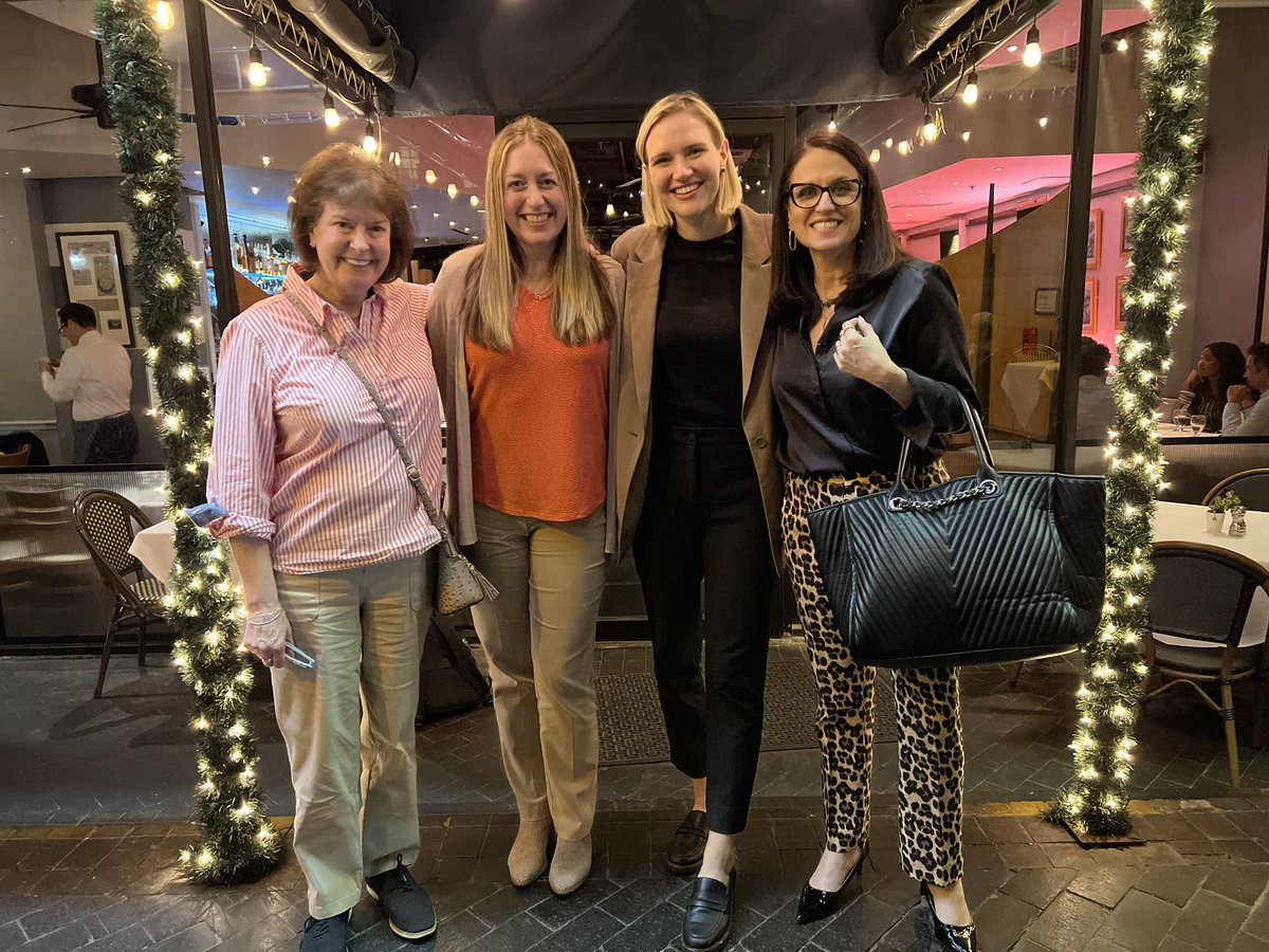 I had such a blast returning to my old stomping ground for a lecture on the relationships between art, gender, and humor in the Second World War surgical ward. Thank you to <a href="/GeorgetownAAH/">Georgetown Art and Art History</a> and <a href="/GUMedHum/">Georgetown Medical Humanities Initiative</a> for being so welcoming and for being so enthusiastic about my work!