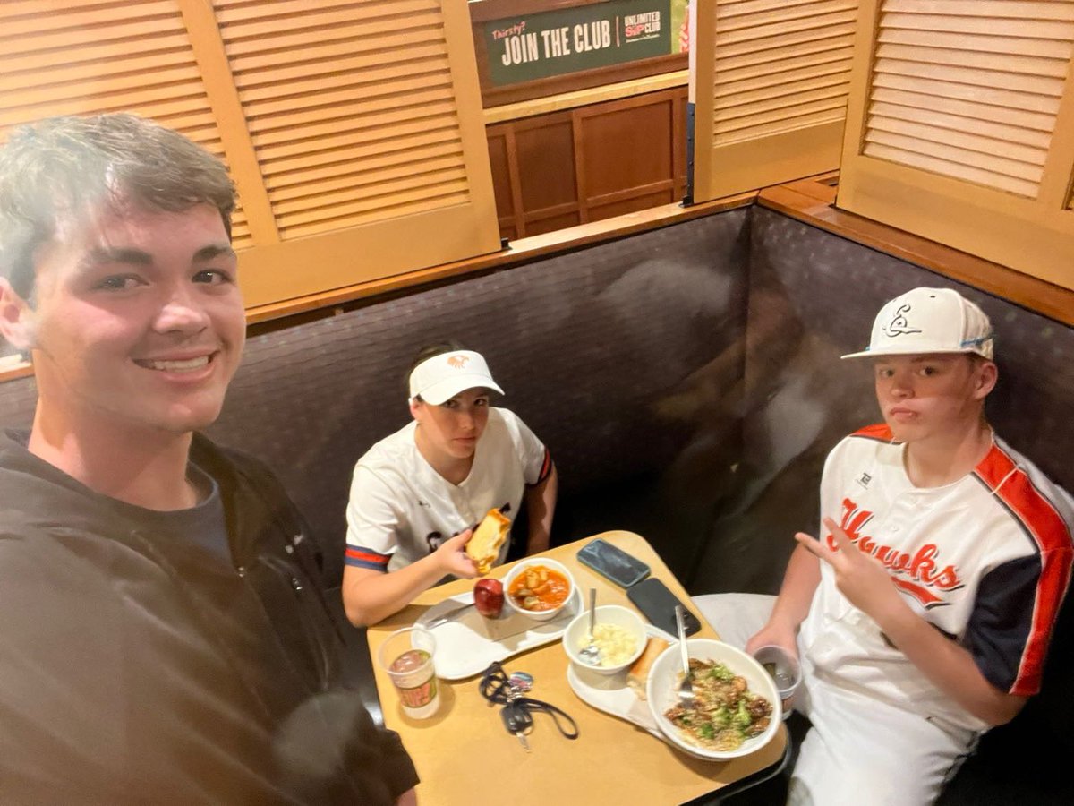 OEASSASSINS23's tweet photo. Izzy, you got out because of Carter again??? Good thing you are better at softball than at this game. IZZY IS ELIMINATED! https://t.co/FfDjeD43i0