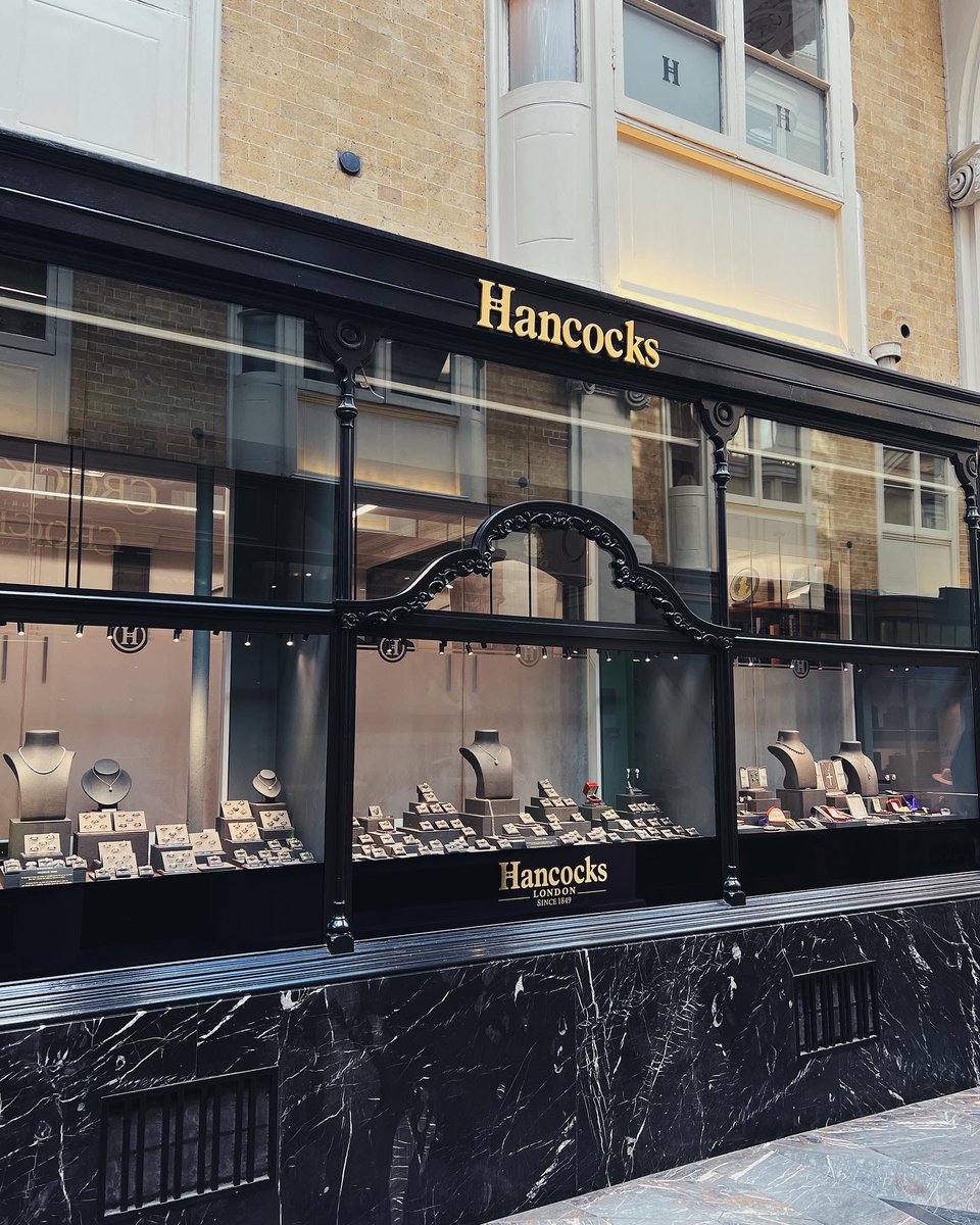 Some snaps from our visit to <a href="/Hancocks_London/">Hancocks</a> in the Burlington Arcade, where we saw their stunning collection of antique jewellery.✨💎Established in 1849, Hancocks is London's oldest family run jewellers. 

View more of their collections here: bit.ly/4111QUH
