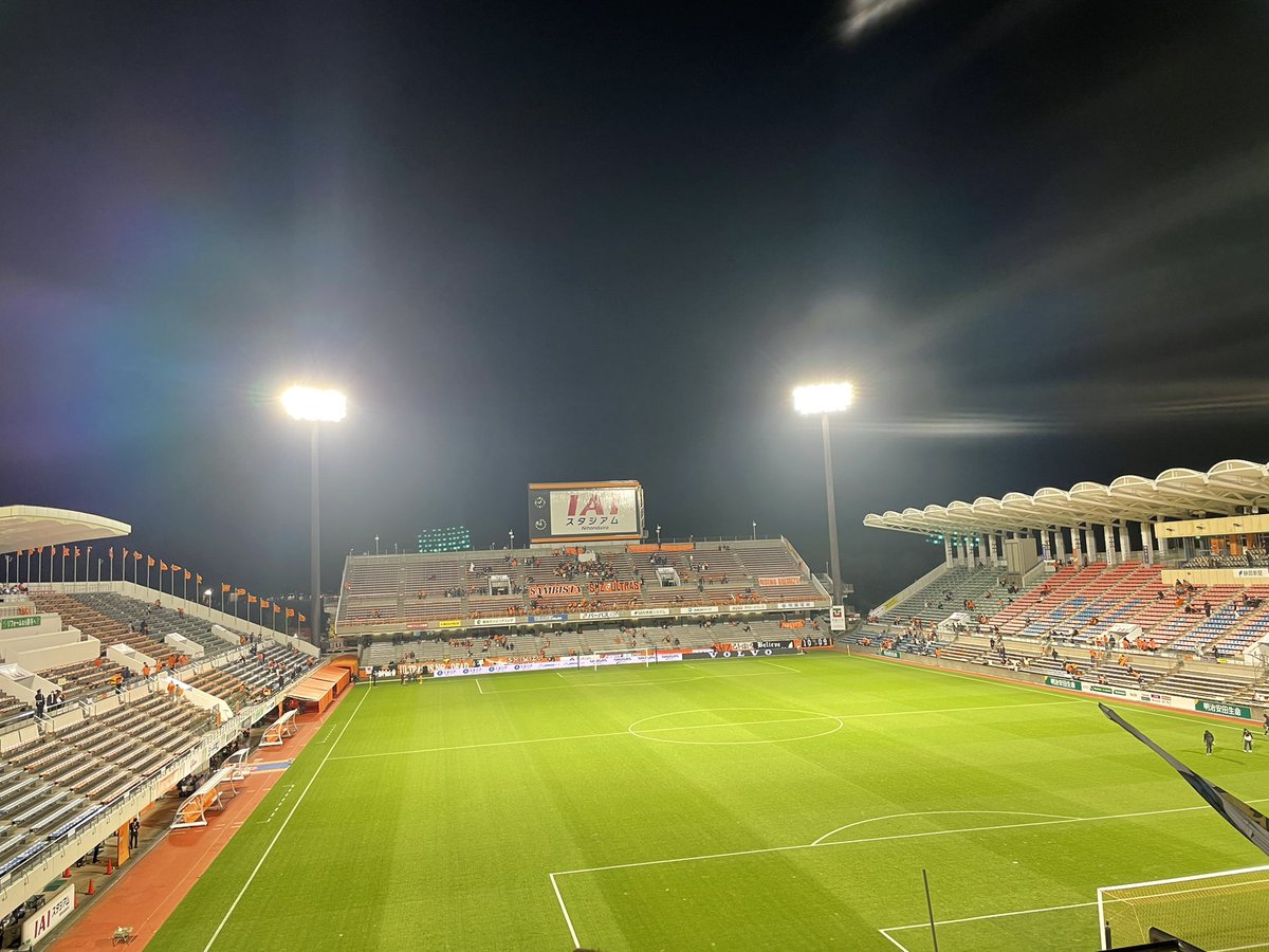 revegalta's tweet photo. 後半20分にスーツで駆けつけた彼が念を持ってきてくれた気がします。
彼と、今日いた全ての人と勝ちたかった
次、勝ちましょう。お疲れ様でした。 https://t.co/HO9WGep4TB