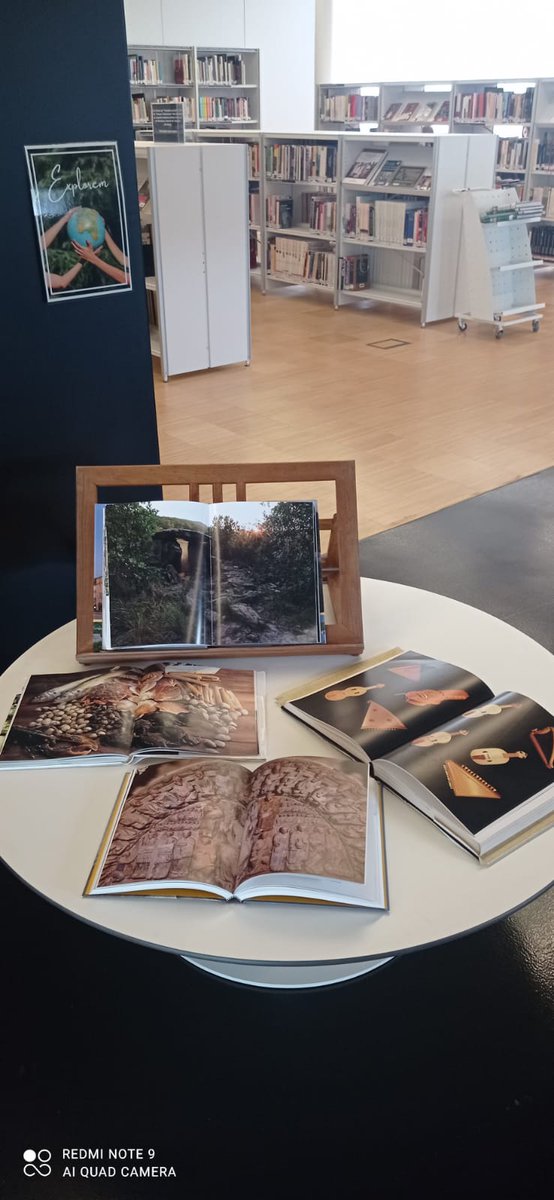 bprahola's tweet image. 🌏#EXPLOREM🌏
Heu fet el Camí de Sant Jaume o esteu pensant a fer-lo? El voleu conèixer una mica més?
Pugeu a la segona planta, tenim llibres de gran format que contenen imatges i informació dels principals camins, recorregut, música i gastronomia...
Us hi esperem!
#BiblioRahola