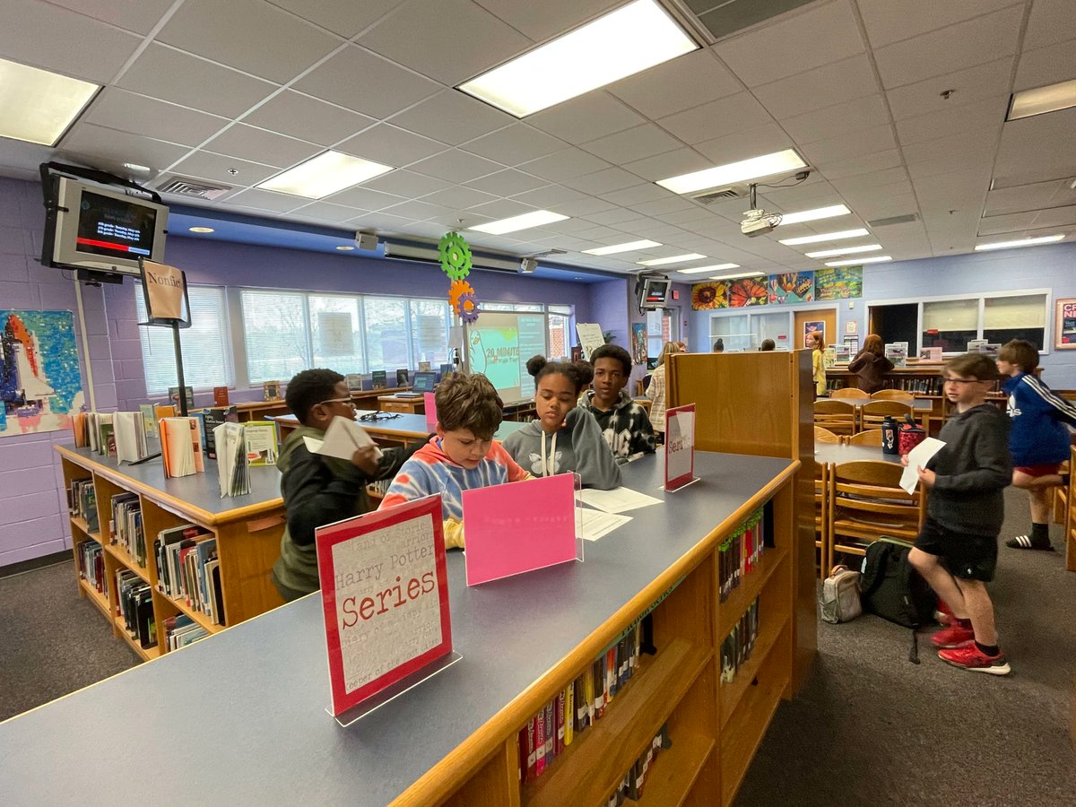 Freedom_MS_SCPS's tweet image. 6th grade history classes played a game that allowed them to expierence the hardships and frustrations Americans faced during The Dust Bowl.