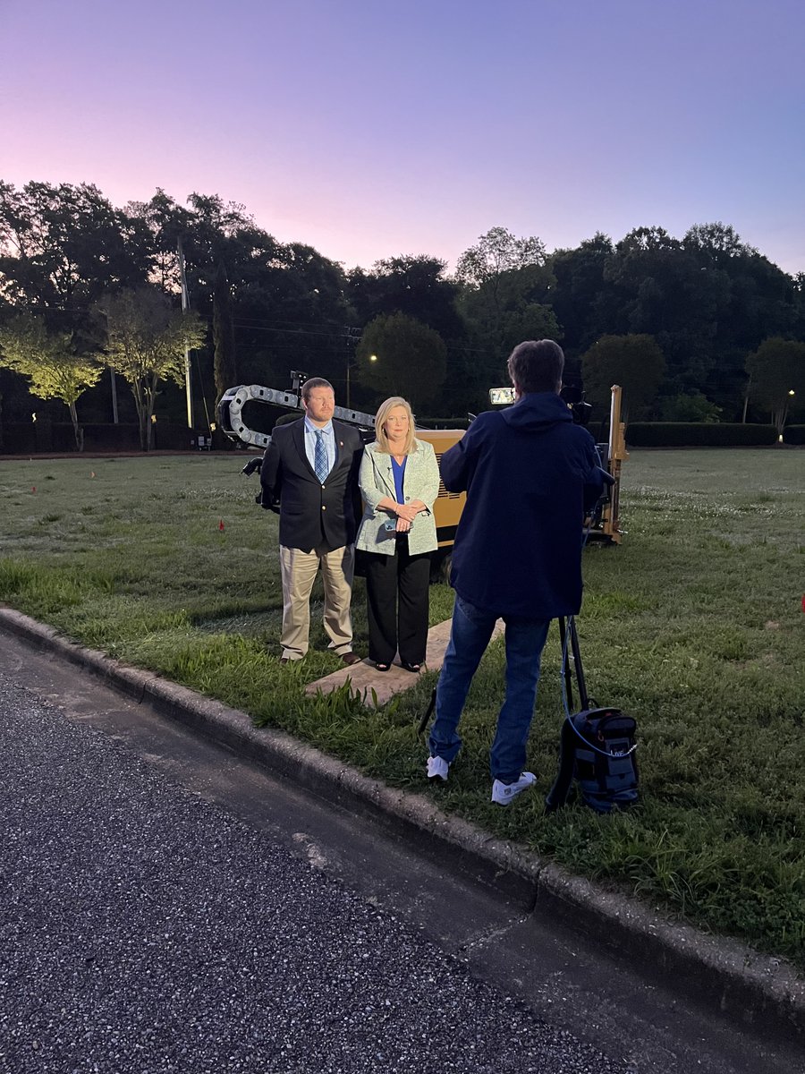 TwinkleforAL's tweet image. April is #SafeDiggingMonth in Alabama! This morning on Channel 12, I encouraged everyone to stay safe and prevent damage by calling 811 before they dig - even for small projects in the yard, like planting trees or putting in a new mailbox. It's a free and easy process!