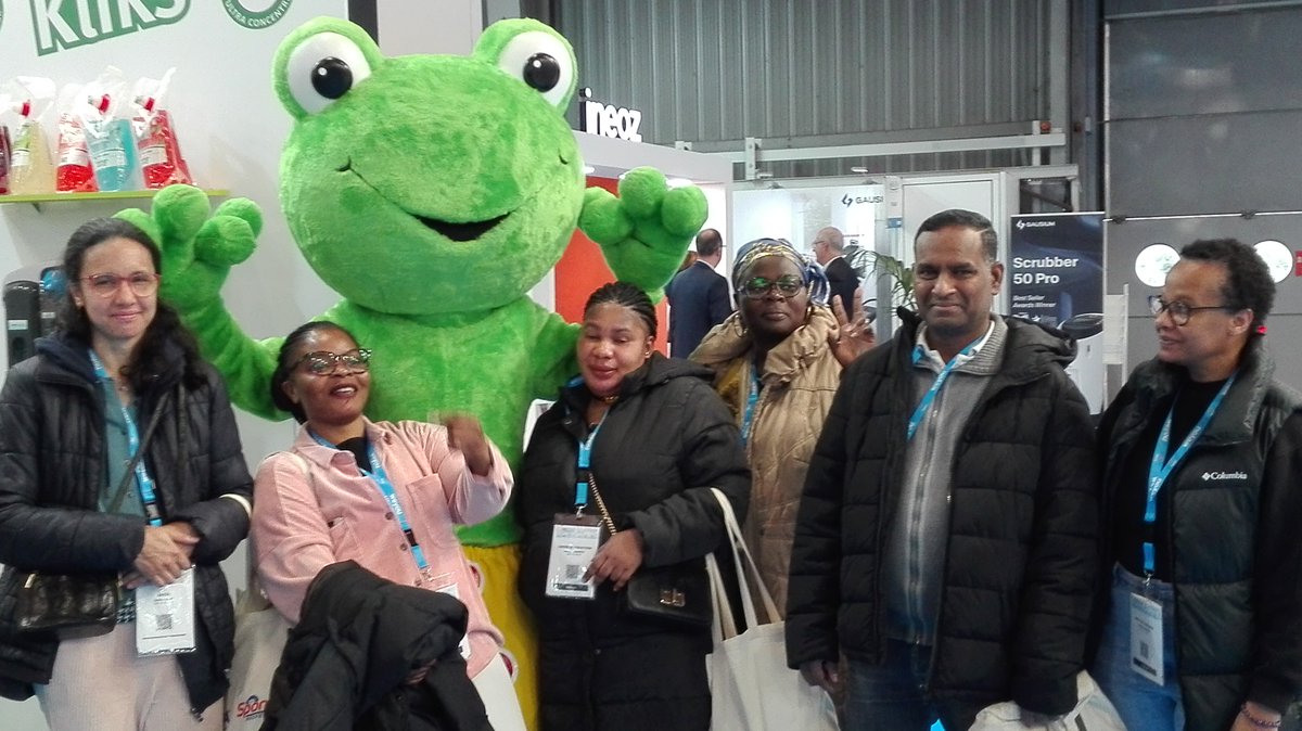 GRETAdelEssonne's tweet photo. ‼️[#FormezVousAdemain]‼️
🟠#DansLesCoulisses🟠
La semaine dernière, nos équipes pédagogiques ont accompagné le groupe de stagiaires Agent de Propreté et d'Hygiène au Salon EUROPROPRE Porte de Versailles

#formation #salon #europropre #hygiène #propreté #greta https://t.co/pVrzoxIOh4