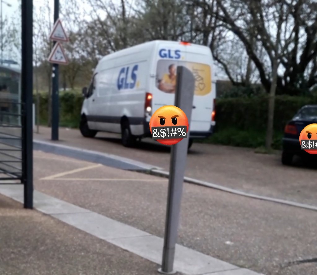 OnTheRoad440's tweet photo. A force d'inaction et de complaisance, trottoirs et arrêts de @reseau_tan sont envahis par les #GCUM égoïstes... Tant pis pour les piétons et #PMR qui ne semblent pas intéresser @Bertrand_Affile . Et #GLS s'offre sa pub ... @saintherblain #StHerblain https://t.co/Kp8BkV8aKZ