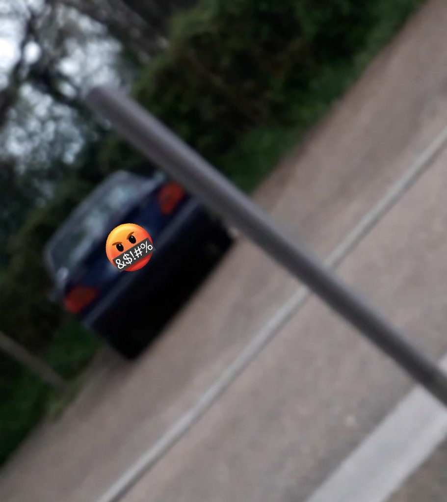 OnTheRoad440's tweet photo. A force d'inaction et de complaisance, trottoirs et arrêts de @reseau_tan sont envahis par les #GCUM égoïstes... Tant pis pour les piétons et #PMR qui ne semblent pas intéresser @Bertrand_Affile . Et #GLS s'offre sa pub ... @saintherblain #StHerblain https://t.co/Kp8BkV8aKZ