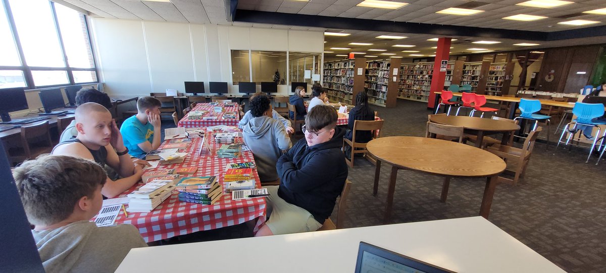 MrsRScott's tweet photo. Book Tastings in @truman_library are next level! @_dimitric @SchwindlerISD https://t.co/7i6WZ1Mct1