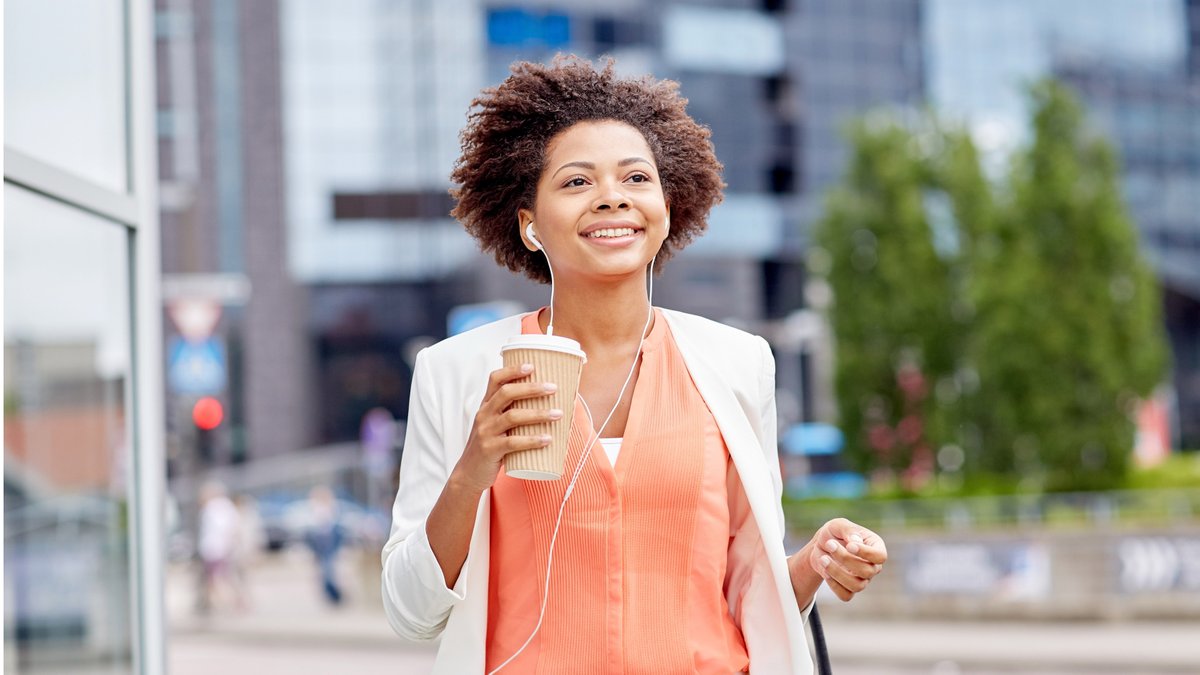 SMDhealthunit's tweet image. Does your workday involve a lot of sitting? Try adding more movement throughout the day by walking during breaks and getting up from your desk every hour to stretch and move around. #SitLessMoveMore simcoemuskokahealth.org/Topics/Physica…