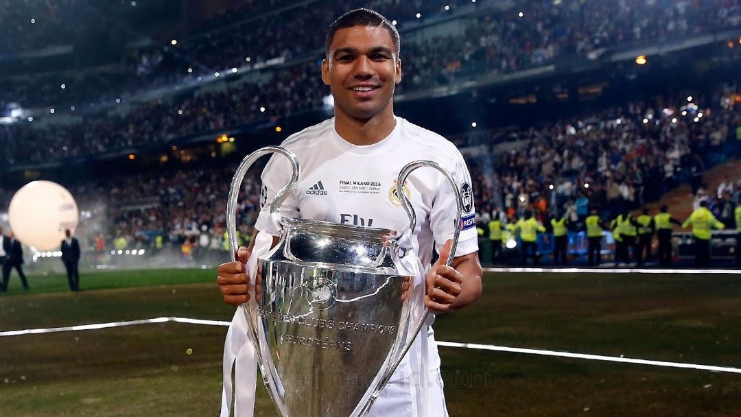 Lavozgalactica's tweet photo. Casemiro                            Casemiro  
cuando                                cuando Rodri 
tenía 22.                              tenía 22. https://t.co/AZeHPHab3D
