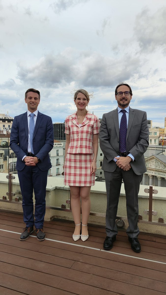 OFESAUTO's tweet photo. ¡Gracias a todos los asistentes por hacer del #OFESAUTOSEMINAR un éxito rotundo! Gracias a nuestros ponentes, Sandra Schwarz y Tobias Hammel, por compartir su conocimiento e inspiración. 💚¡Esperamos veros pronto en futuros seminarios! https://t.co/yi2dwdmNzh
