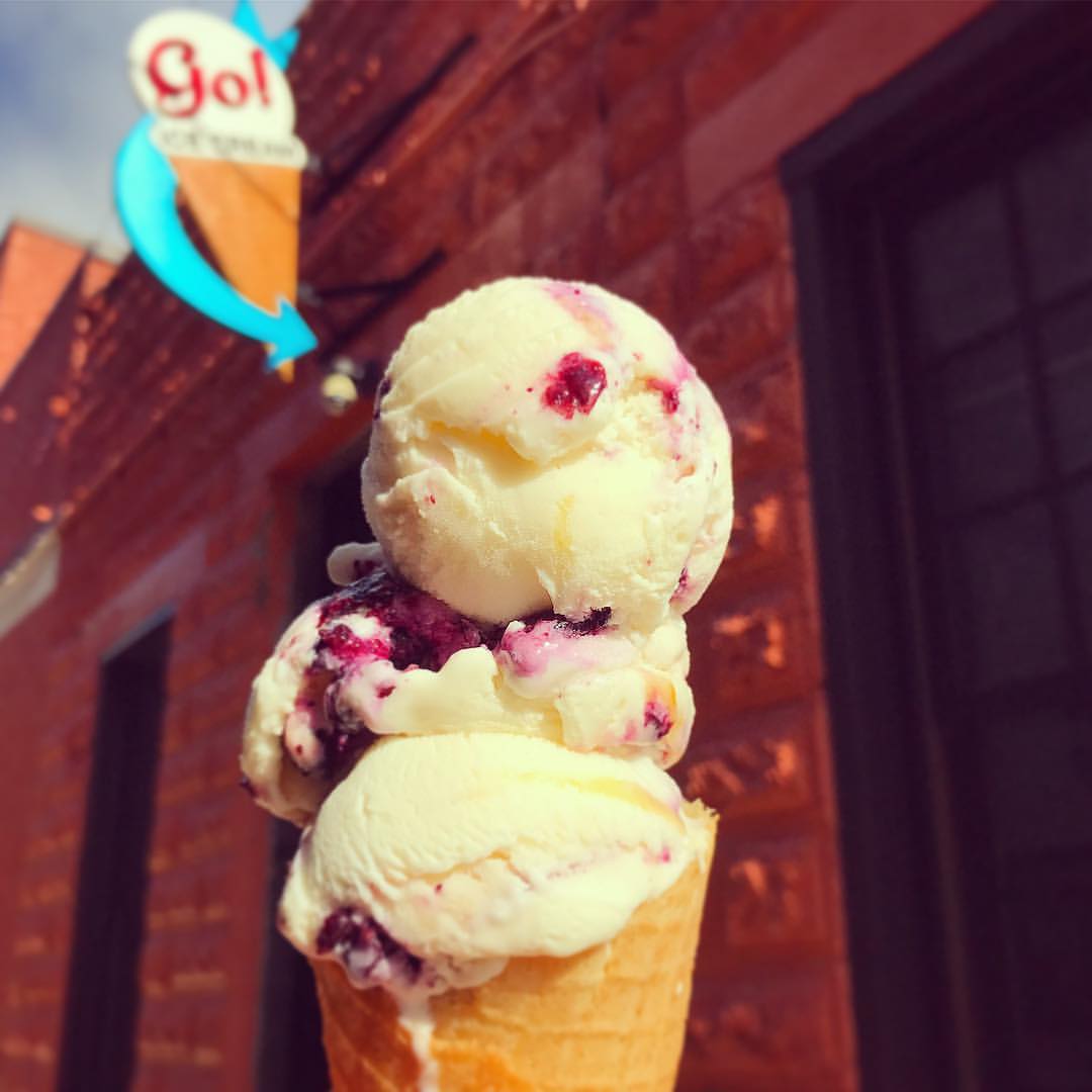 🫐🍋BLUEBERRY LEMON CURD IS A-SCOOPIN’ 🍋🫐 There has never been a more perfect day to get this sunshine-y Go favorite in a crisp, buttery waffle cone! We’re open 3-9pm!