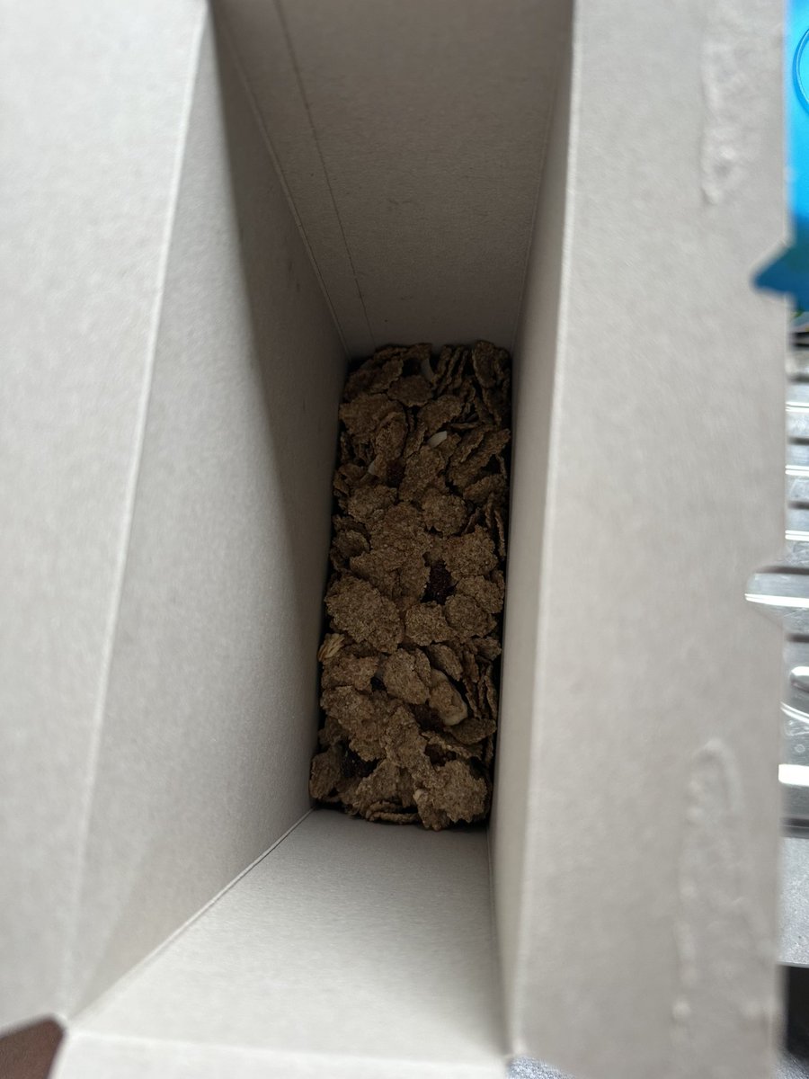 Jakey_kendrick's tweet photo. @Tesco is this the new norm now? No bag and hardly any cereal? https://t.co/RY31Sbynee