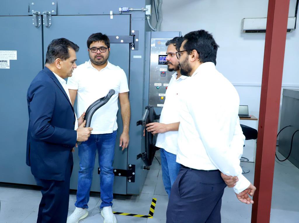 Gr8 example of India’s emerging Drone industry ! Visited Raphe mPhibr manufacturing at Noida today. A hi-tech aerospace manufacturing company, Raphe supplies customized comprehensive UAV (Unmanned Aerial Vehicle) solutions. Amazing young entrepreneurs !