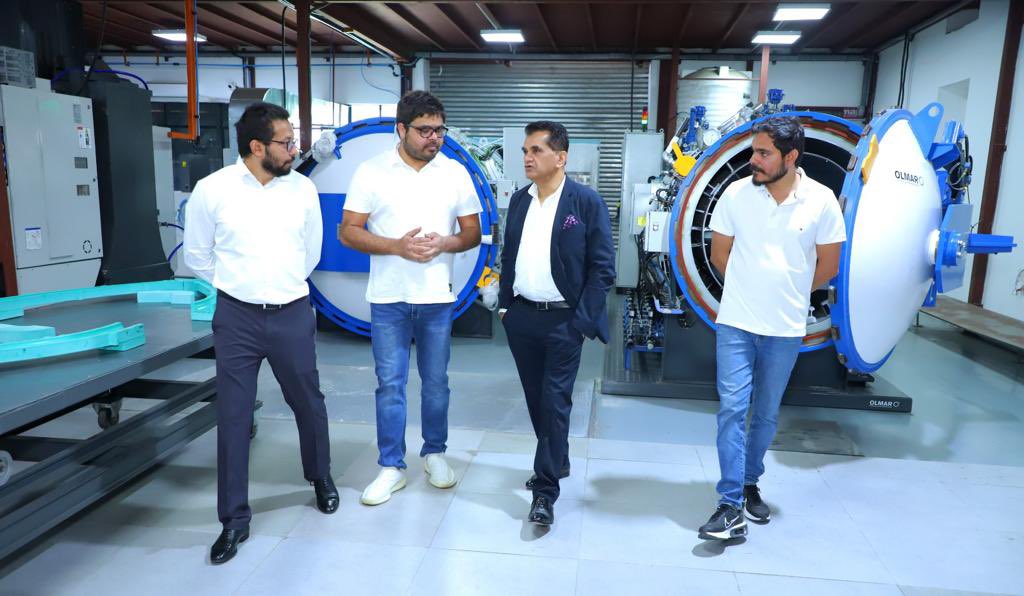 amitabhk87's tweet photo. Gr8 example of India’s emerging Drone industry ! Visited Raphe mPhibr manufacturing at Noida today. A hi-tech aerospace manufacturing company, Raphe supplies customized comprehensive UAV (Unmanned Aerial Vehicle) solutions. Amazing young entrepreneurs ! https://t.co/FlYpelDr74