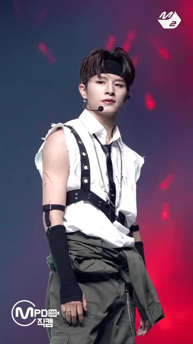 Chloe 🌻👑 tweet media