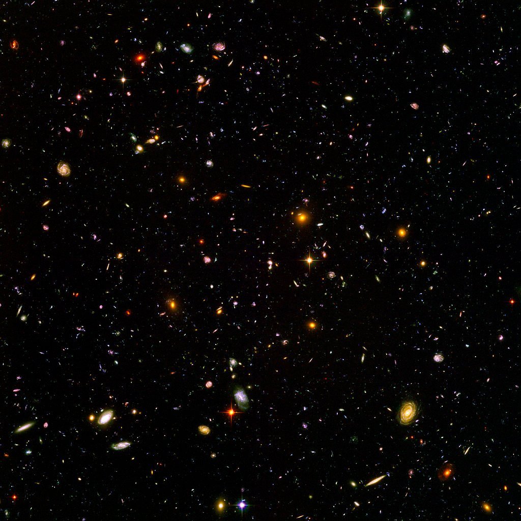 Vous vous souvenez de cette image du télescope Hubble? C'est venu de l'idée folle du responsable de Hubble, pointer le télescope pendant des centaines d'heures... vers rien! L'ultra Deep Field, pris en 2004, révèle ~10000 galaxies. Et bien le JWST vient de le faire.
Thread👇
