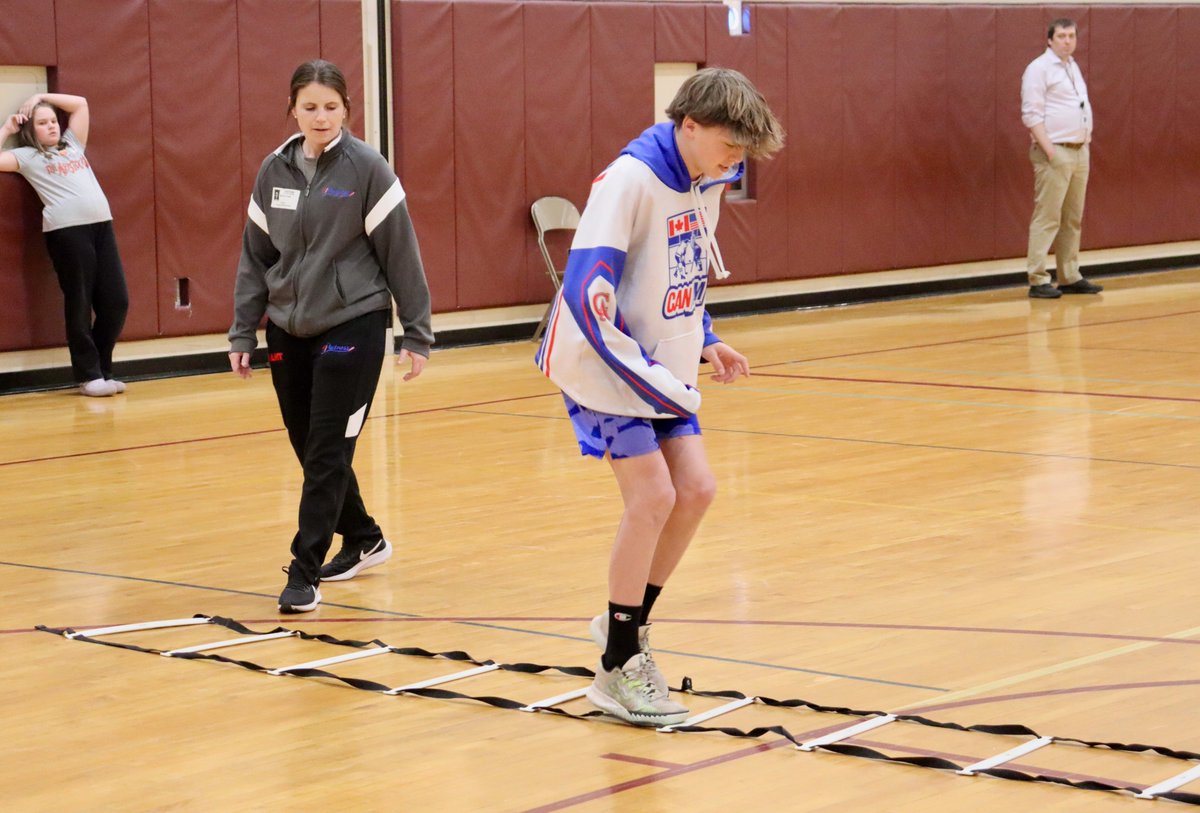 pgsdfalcons's tweet photo. Thank you to the Phillies Phitness program for coming to visit @PottsgroveMS! Phillies Phitness educates children about steps they can take now to ensure a healthy future. Instructors shared the importance of being active through exercise and smart food choices.
#PottsgroveProud https://t.co/puD24Fxm0V